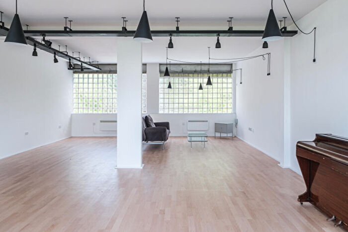 2 Bedroom Apartment To Rent In Cliff Road, Camden, NW1