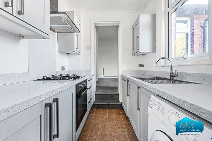 3 Bedroom Maisonette To Rent In Brunswick Park Road, New Southgate, London, N11