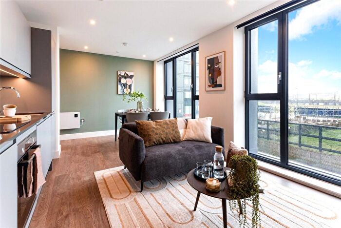 2 Bedroom Apartment To Rent In Uncle Leeds, Whitehall, LS12