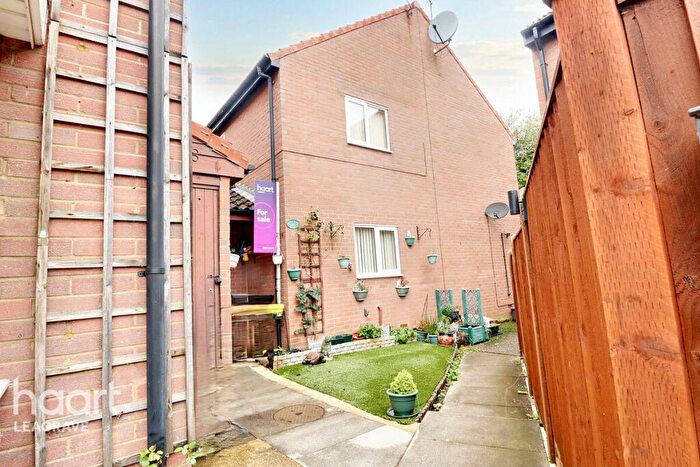 2 Bedroom Terraced House For Sale In Copperfields, Luton, LU4