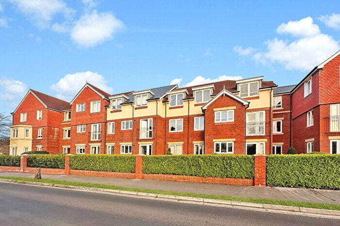 1 Bedroom Flat To Rent In Rothesay Lodge, Stuart Road, Highcliffe, Dorset., BH23