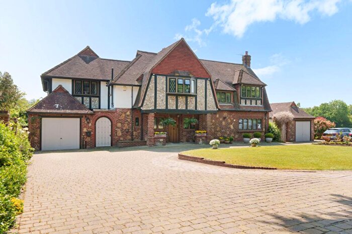 6 Bedroom Detached House For Sale In Guildford Road, Fetcham, KT22