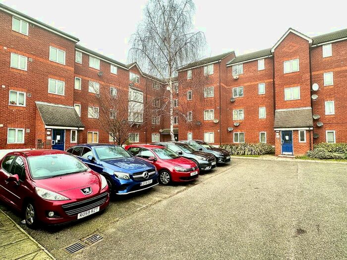 1 Bedroom Flat To Rent In Tideside Court, Harlinger Street, Woolwich, London, SE18