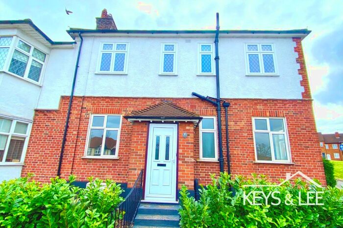 2 Bedroom Flat To Rent In Lodge Court, High Street, Hornchurch, RM12