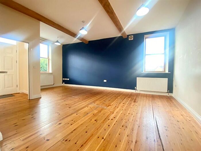 2 Bedroom Flat To Rent In Higham Common Road, Barnsley, S75