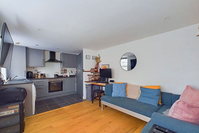 1 Bedroom Flat To Rent In Ham Road, Worthing, BN11
