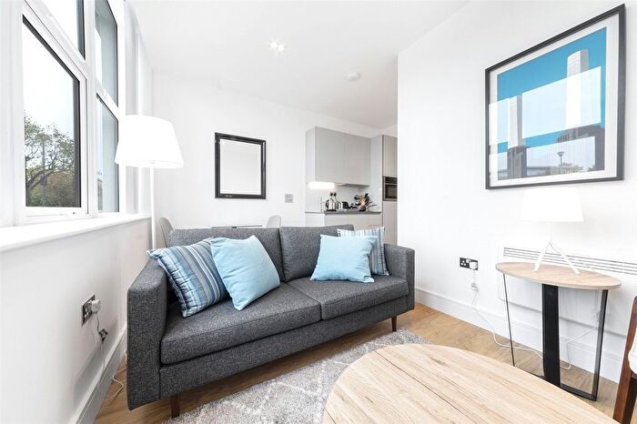 Studio To Rent In Laporte Way, Luton, Bedfordshire, LU4