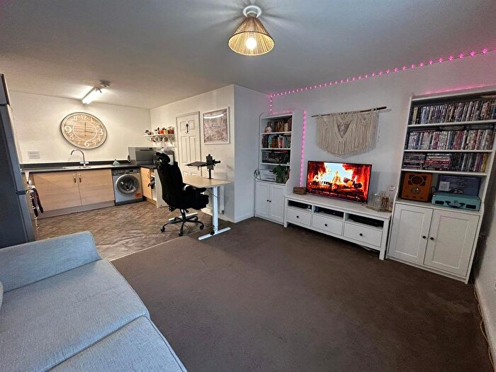 1 Bedroom Flat For Sale In Melrose Close, Maidstone, ME15