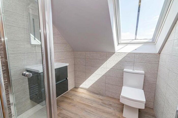 1 Bedroom Flat To Rent In Waverley Street, Nottingham, Nottinghamshire, NG7