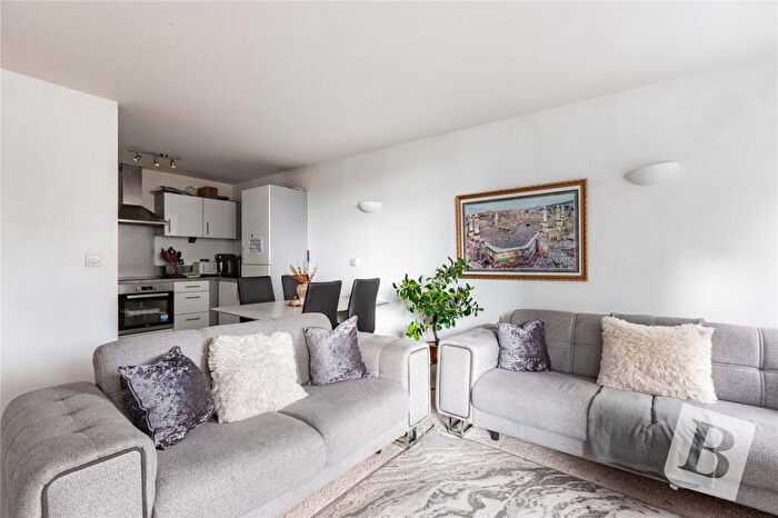 2 Bedroom Apartment For Sale In Mercury Gardens, Romford, RM1