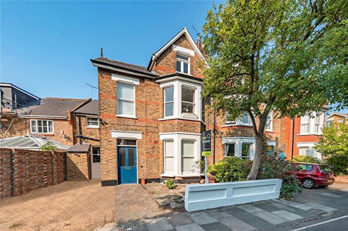 2 Bedroom Flat For Sale In Larkfield Road, Richmond, TW9