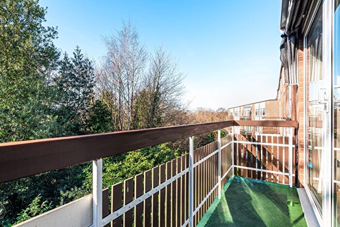 2 Bedroom Flat To Rent In Kemnal Road, Chislehurst, Kent, BR7