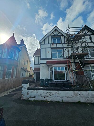 2 Bedroom Flat To Rent In Queens Road, Llandudno, LL30