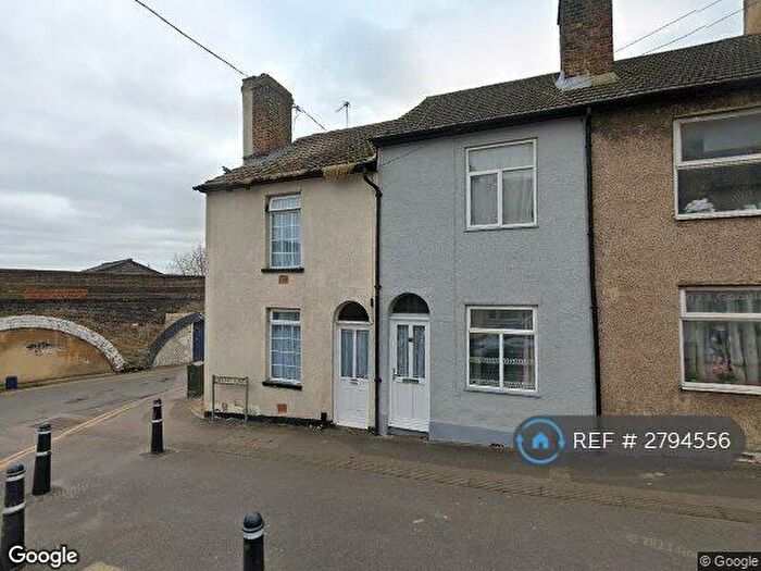 3 Bedroom End Of Terrace House To Rent In Bryant Road, Rochester, ME2