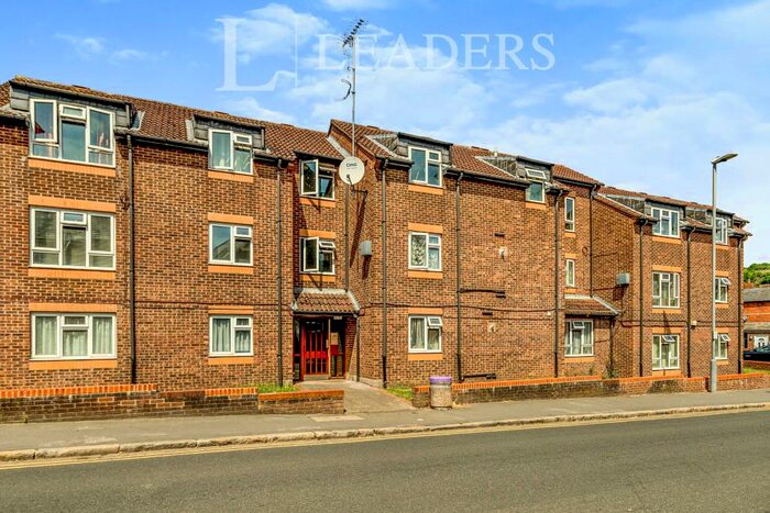 1 Bedroom Flat To Rent In Oakridge Road, HP11