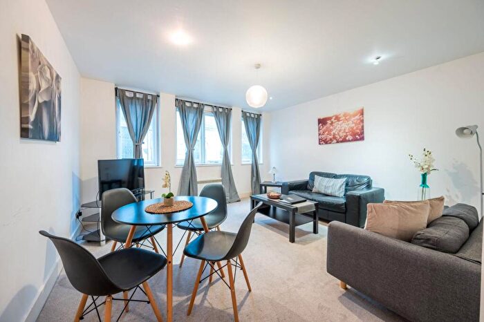 2 Bedroom Flat To Rent In Bride Court, City, London, EC4Y