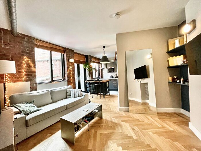 1 Bedroom Apartment To Rent In Kirkgate, Leeds, West Yorkshire, LS2