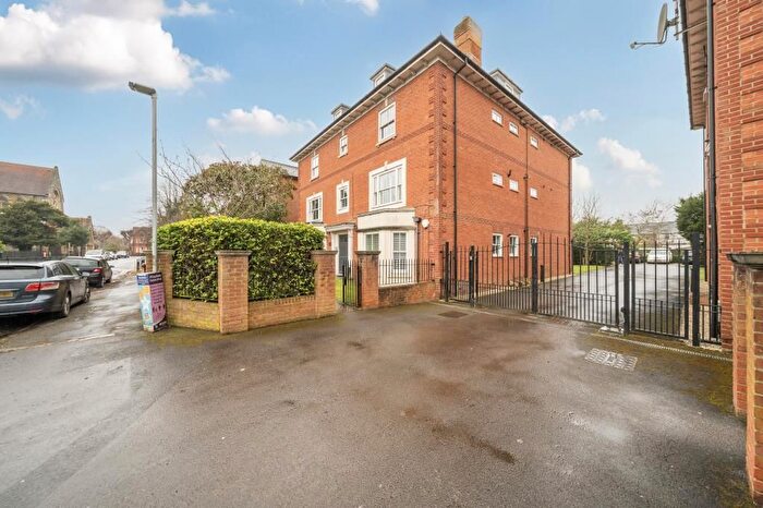 2 Bedroom Flat For Sale In Brownlow Lodge, Brownlow Road, Reading, RG1