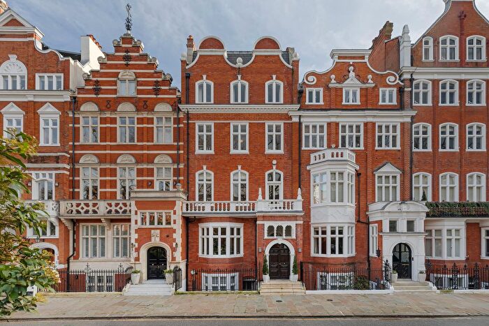 2 Bedroom Flat For Sale In Lennox Gardens, London, SW1X