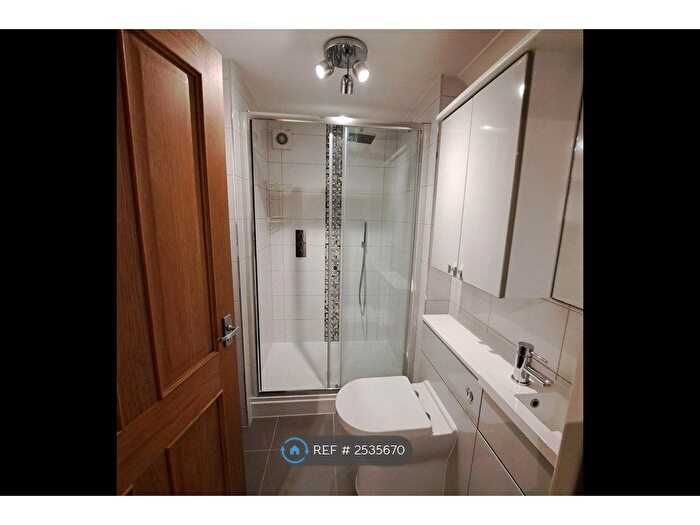 2 Bedroom Flat To Rent In Dorchester Court, Yeovil, BA20