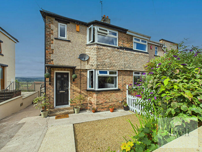 2 Bedroom Semi-Detached House For Sale In Hill Court Drive, Bramley, Leeds, LS13