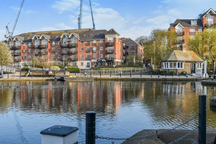 2 Bedroom Flat To Rent In High Street, Brentford, TW8