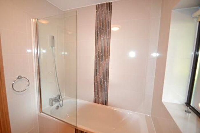 2 Bedroom Flat To Rent In Spencer Close, Finchley, London, N3