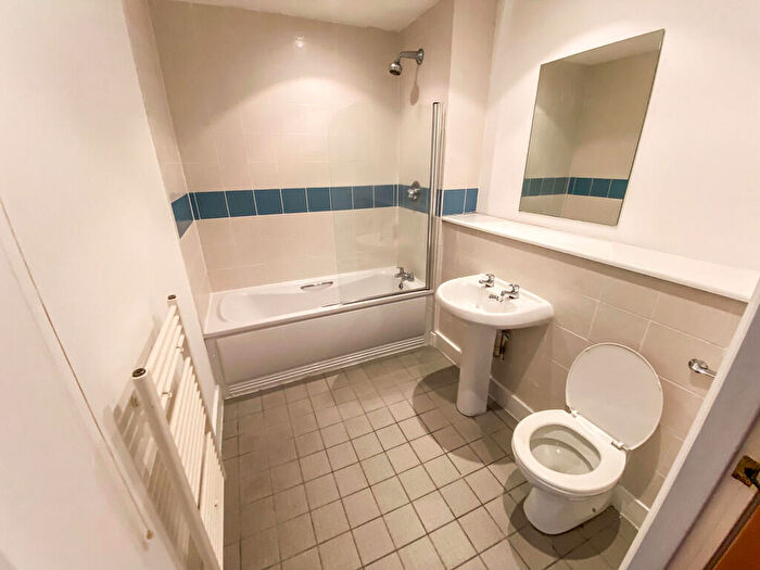 2 Bedroom Apartment To Rent In Chatsworth House, Lever Street, M1