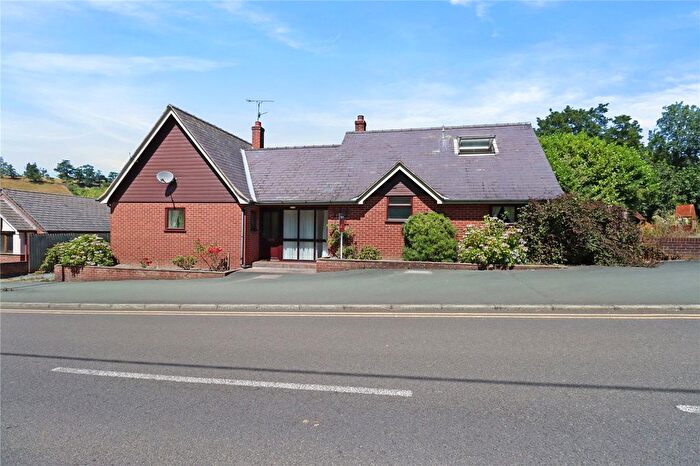 3 Bedroom Bungalow For Sale In Raven Street, Welshpool, Powys, SY21