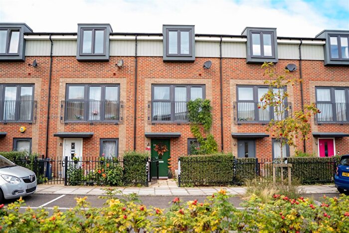 3 Bedroom Terraced House To Rent In Isambard Road, Southall, UB2