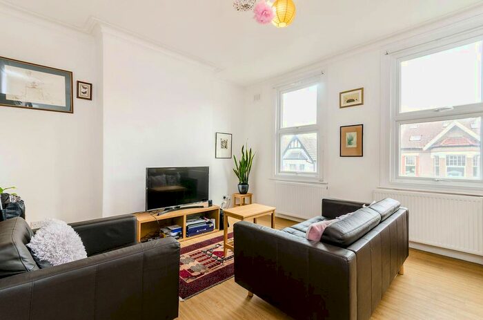 3 Bedroom Flat To Rent In Morley Road, Lewisham, London, SE13