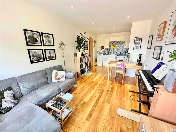 2 Bedroom Flat To Rent In School Road, Warmley, Bristol, BS30