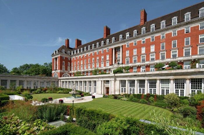 2 Bedroom Flat To Rent In Richmond Hill, Richmond, TW10