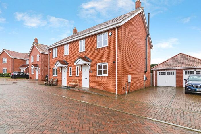 3 Bedroom Semi Detached House For Sale In Meadowlands, Wrentham, Beccles, NR34