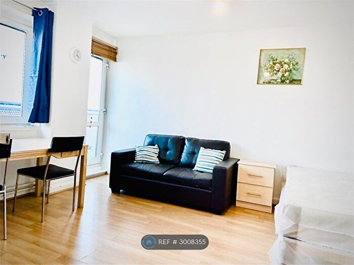 4 Bedroom Flat To Rent In Fellows Court, London, E2