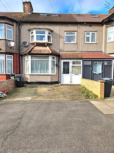4 Bedroom Terraced House To Rent In Gantshill Crescent, Ilford, Essex, IG2