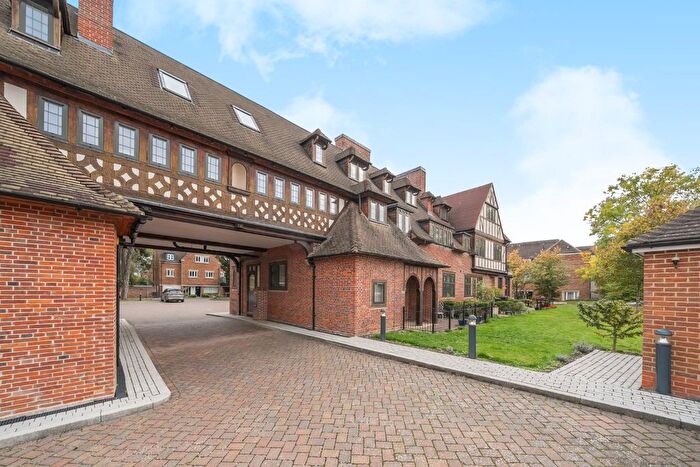3 Bedroom Flat For Sale In Acorn Way, Orpington, Kent, BR6