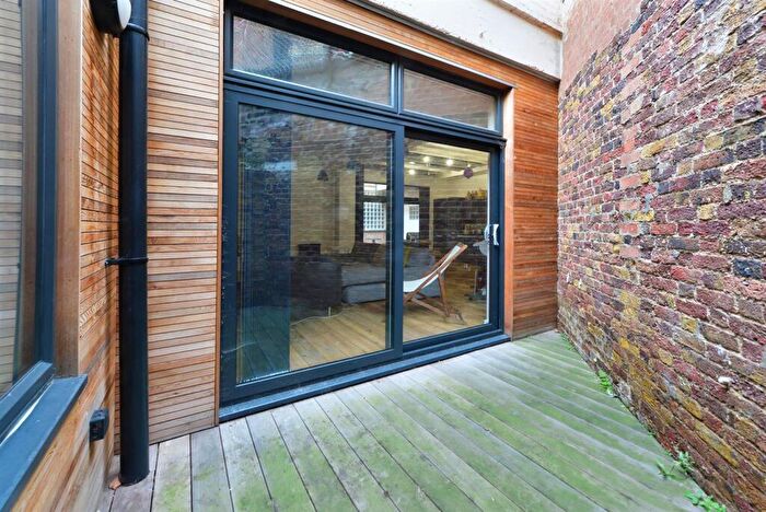 2 Bedroom Apartment To Rent In City Garden Row, Islington, London, N1