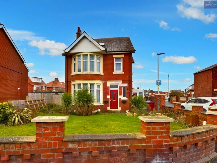 5 Bedroom Detached House For Sale In Hawes Side Lane, Blackpool, FY4