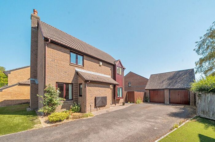 3 Bedroom Detached House For Sale In Charing Close, Ringwood, BH24