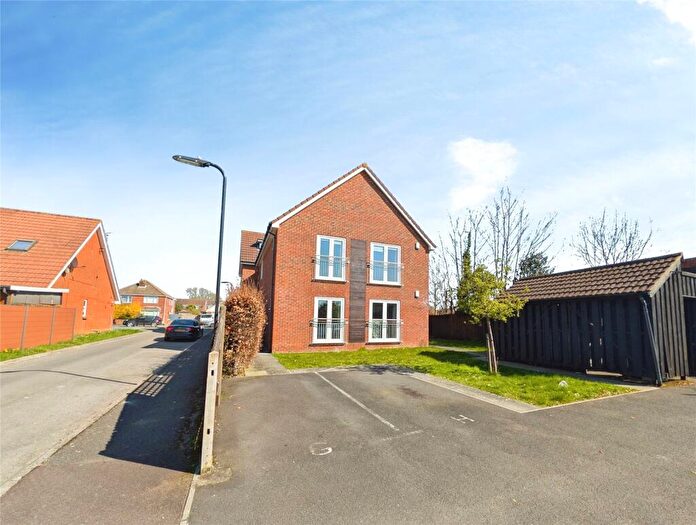 2 Bedroom Apartment For Sale In Finzi Close, Southampton, Hampshire, SO19
