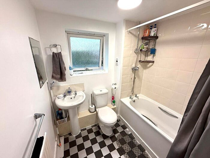 2 Bedroom Flat To Rent In Apprentice Gardens, Northolt, UB5