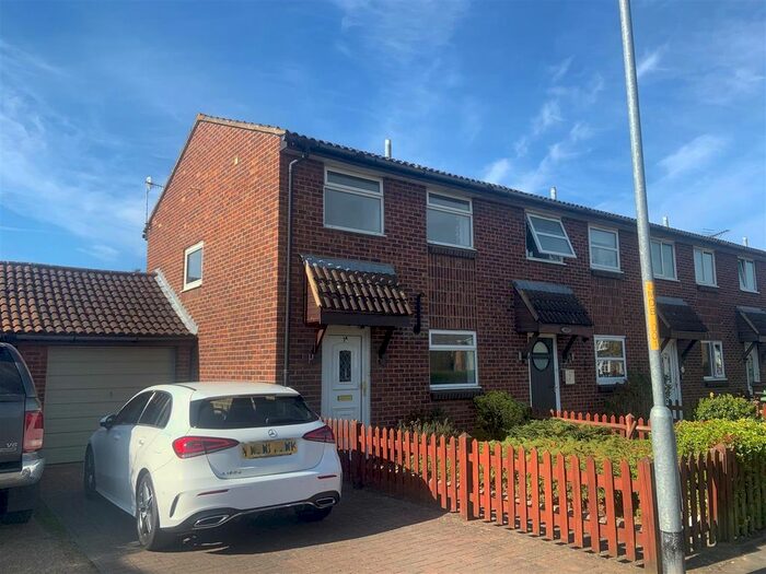 2 Bedroom End Of Terrace House To Rent In Mount Pleasant, Paddock Wood, Tonbridge, TN12