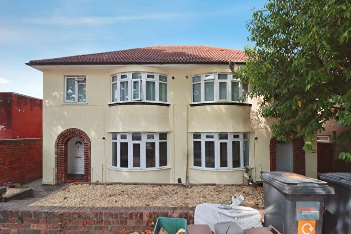 1 Bedroom Flat For Sale In Staple Hill Road, Bristol, BS16