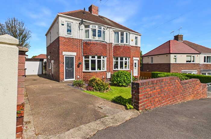 3 Bedroom Semi Detached House For Sale In Hollinsend Avenue, Hollinsend., S12