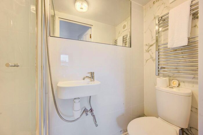 1 Bedroom Flat To Rent In Hogarth Road, Earls Court, London, SW5