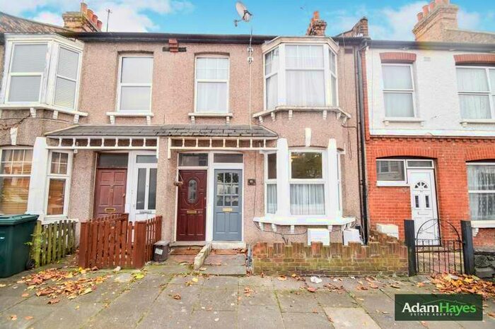 2 Bedroom Ground Maisonette Flat To Rent In Grange Avenue, North Finchley, N12