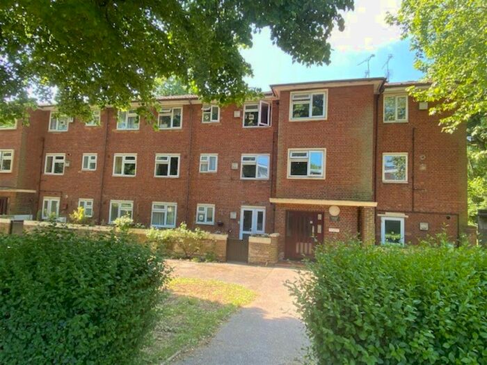 2 Bedroom Flat To Rent In Fairfield Court, Fairfield Road, Woodford Green, IG8