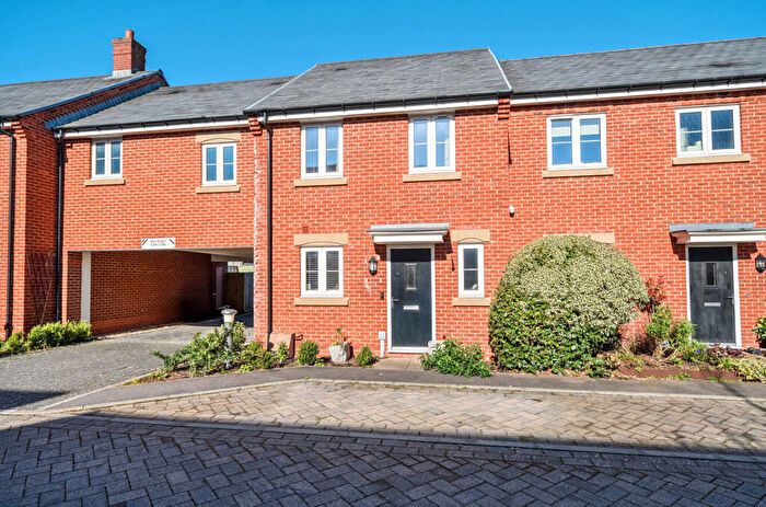3 Bedroom Terraced House For Sale In Goswell Square, Alton, Hampshire, GU34