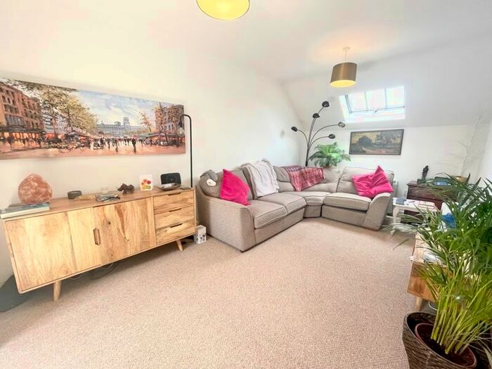 2 Bedroom Flat For Sale In The Greaves, Minworth, Sutton Coldfield, B76